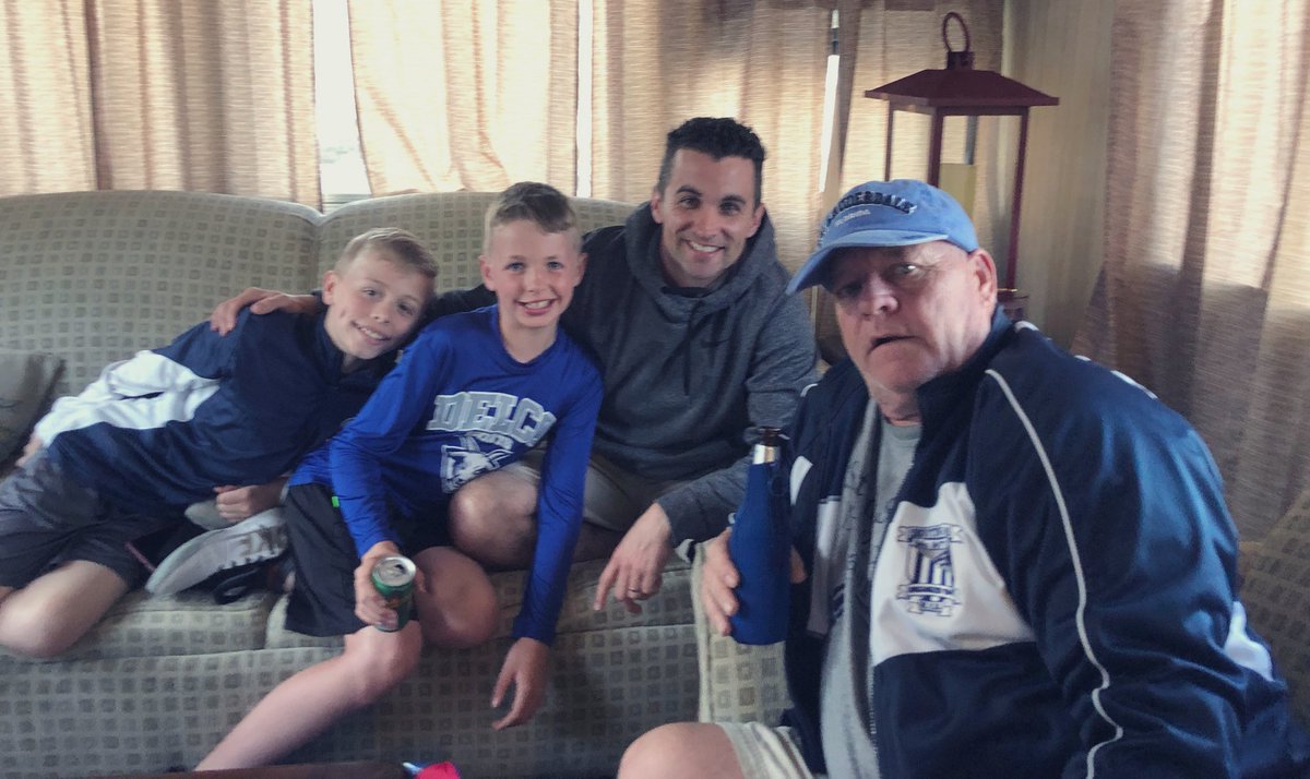 jamiemc628's tweet photo. First Easter weekend without our Queen Bee 💔😇.  We made the best of it by throwing a party at her favorite place ... her shore house #EasterWeekend #wildwooddays #MissingMomMom #familytime #Lookwhatshecreated #Legend https://t.co/iRg6Y9bVEX