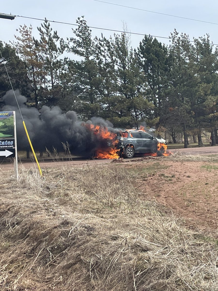 JasonWoodbury2's tweet photo. #miscouchefire attended a passenger vehicle fire in #stnicholas this afternoon. No injuries reported. Fire now extinguished. https://t.co/Va35Bc1DIm