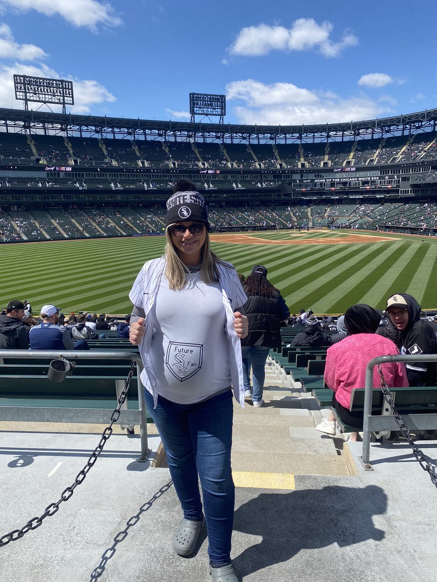 Soxgrl05's tweet photo. @whitesox 8 months pregnant and nothing will stop me! #soxgameday https://t.co/OKXTOD18hI