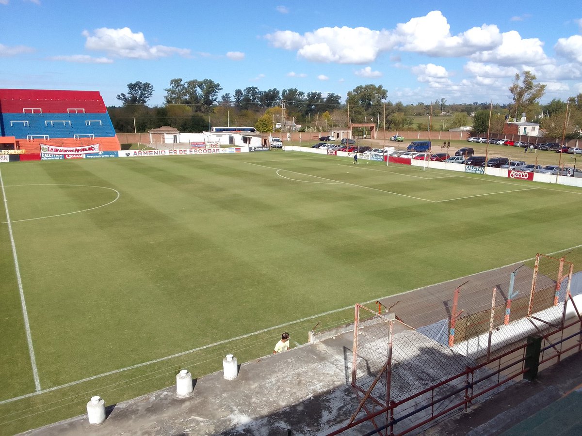 DiarioCharro's tweet photo. [#Fútbol] ⚽️Así está el campo del Estadio Armenia a una hora del partido.

➡️Por la décima fecha del Apertura, Deportivo Merlo visita a Armenio desde las 15:30.

#ElEquipoDeLaCiudad
#SomosMerlo⚪🔵⚪ https://t.co/qXRpeg6gBe