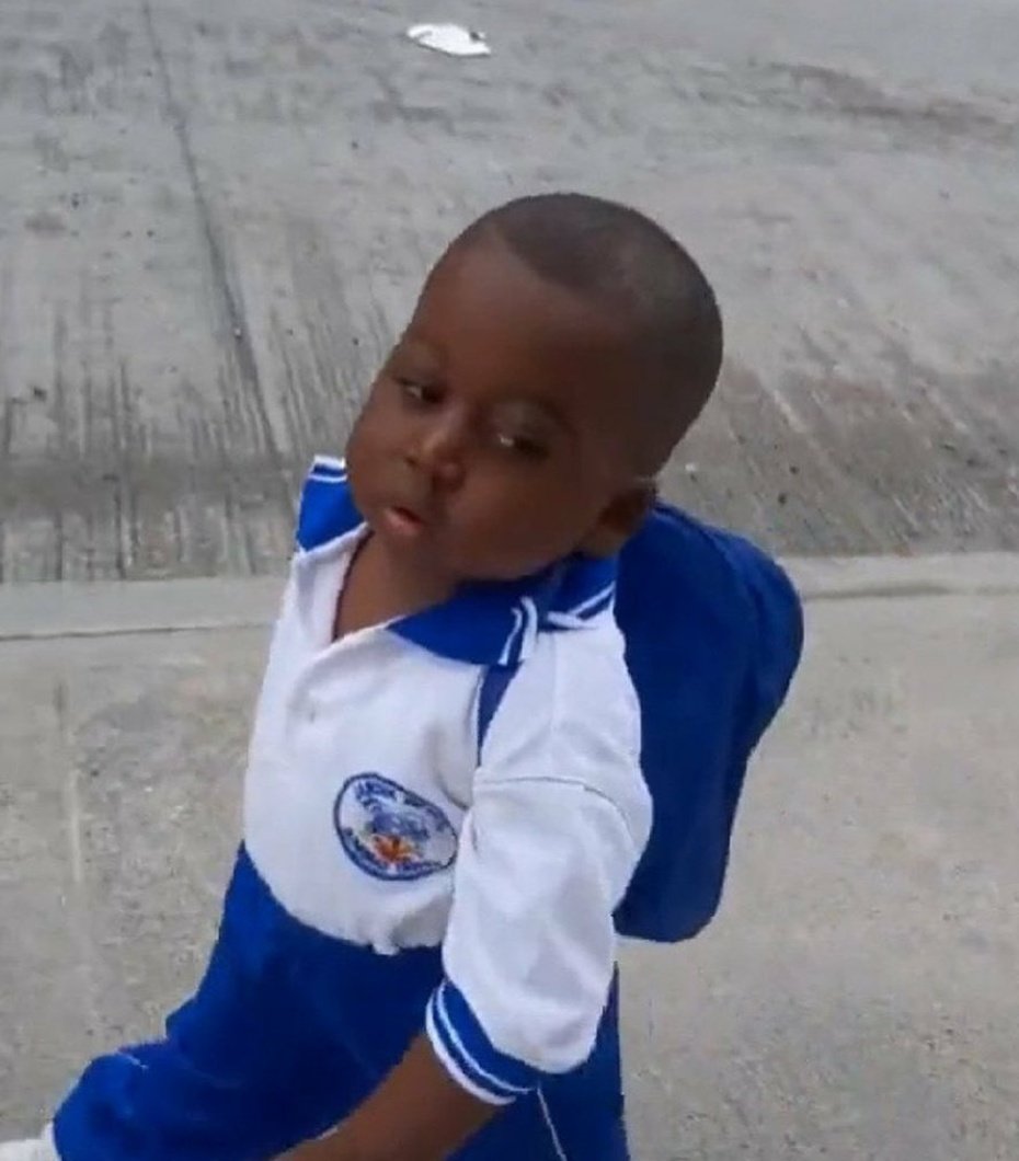 yo viendo mi outfit cada vez que paso por al lado de un cristal