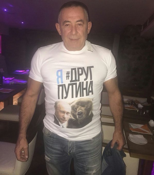 FQe90S6XoAscP58?format=jpg&name=small