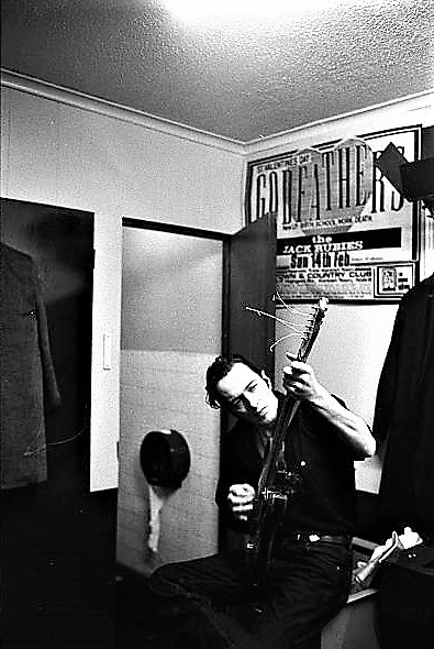 TheJackRubies's tweet photo. Why Mr. Strummer, what a handsome poster
Photo by Steve Pyke ©
#thejackrubies #stevepyke #joestrummer #thegodfathers https://t.co/eomVau5A46