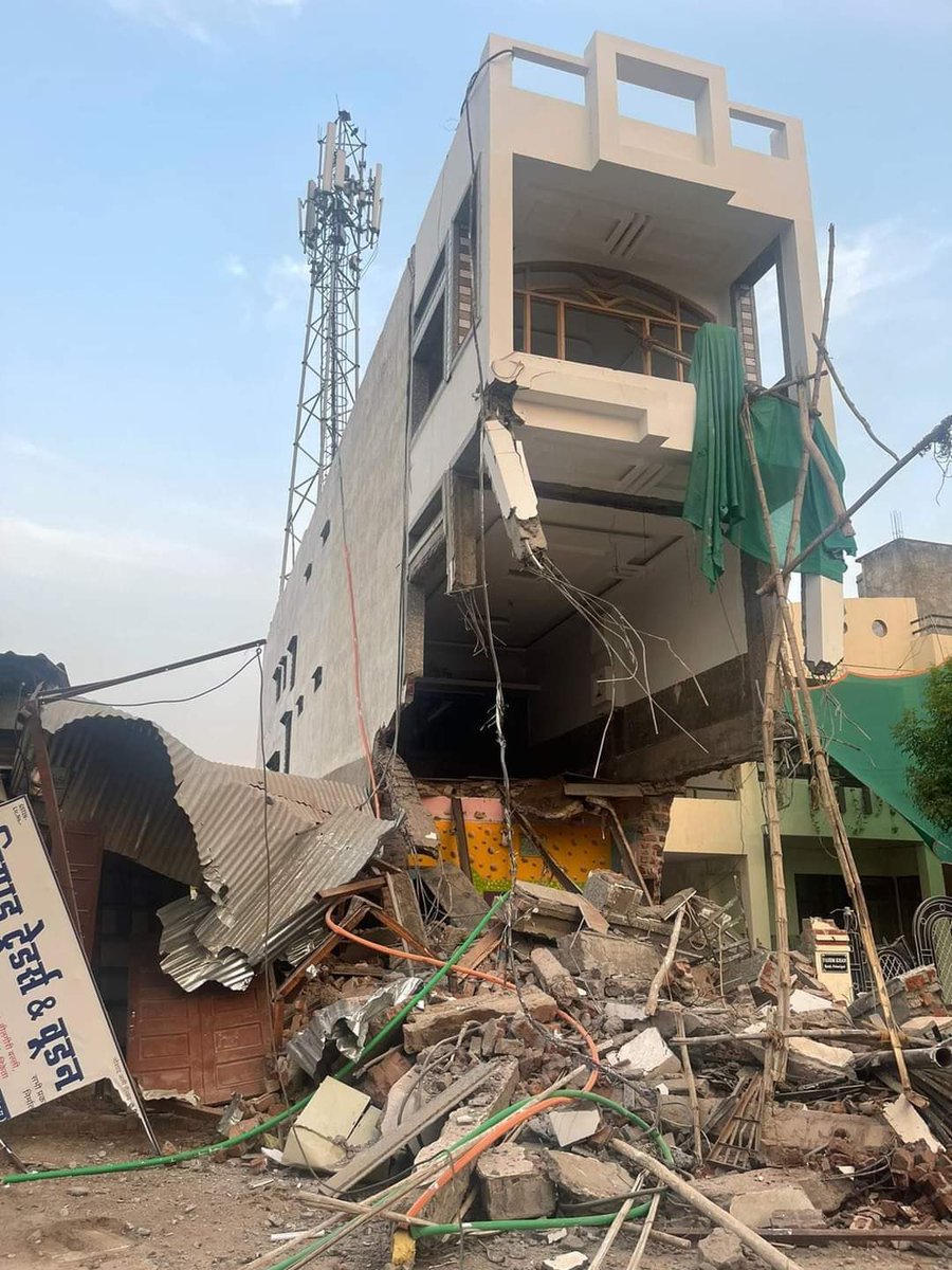 BBC melaporkan pihak berkuasa di Madhya Pradesh, India telah menceroboh masuk serta memusnahkan rumah dan kedai orang Islam di sana. Penindasan ke atas umat Islam dalam bulan Ramadan di India turut berlaku di beberapa tempat lain seperti Rajasthan. 

#SolidarityWithIndianMuslim