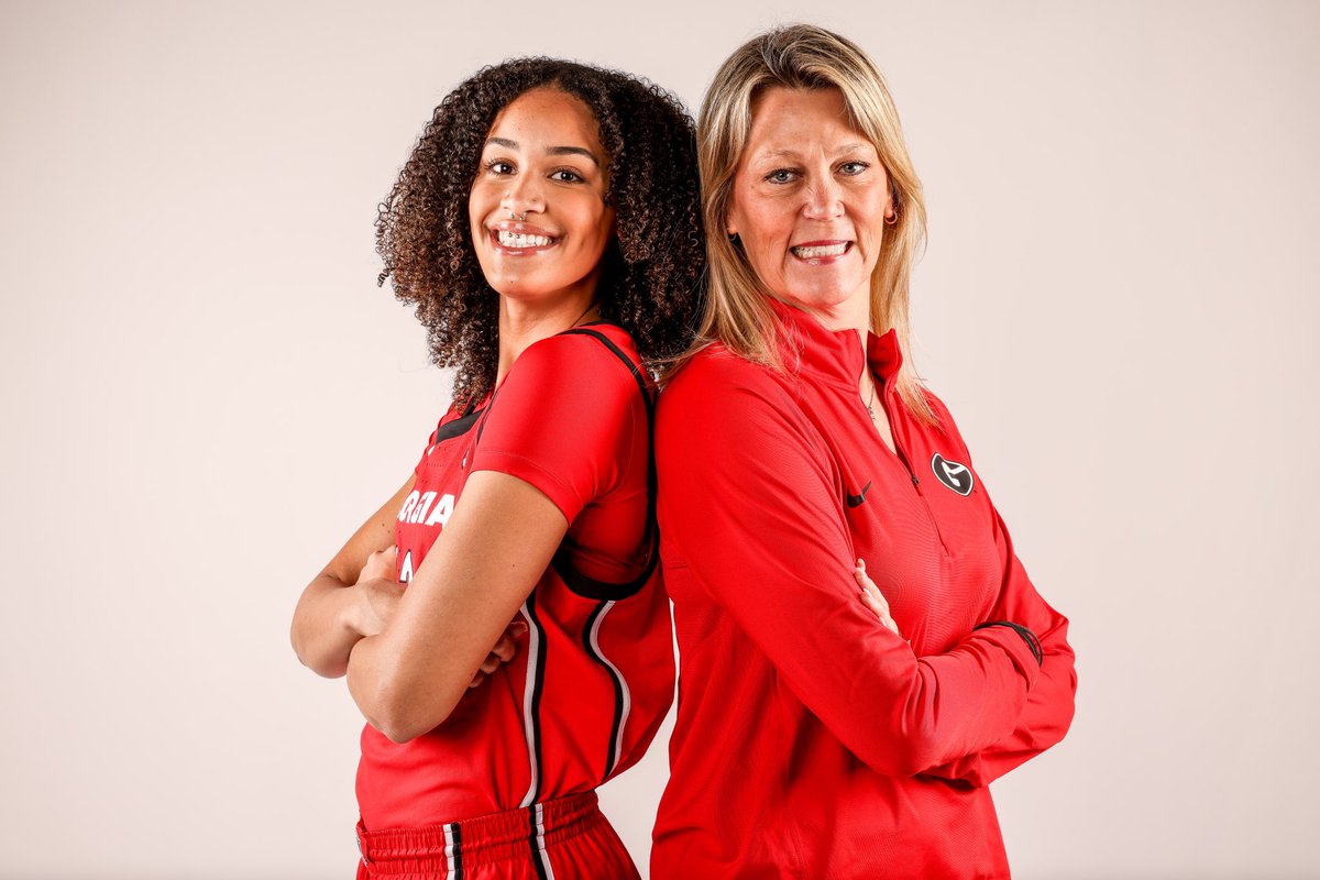 SmithhBrittney's tweet photo. Go dawgs!! #Committed 🐶❤️ https://t.co/zdDMJmlvYP