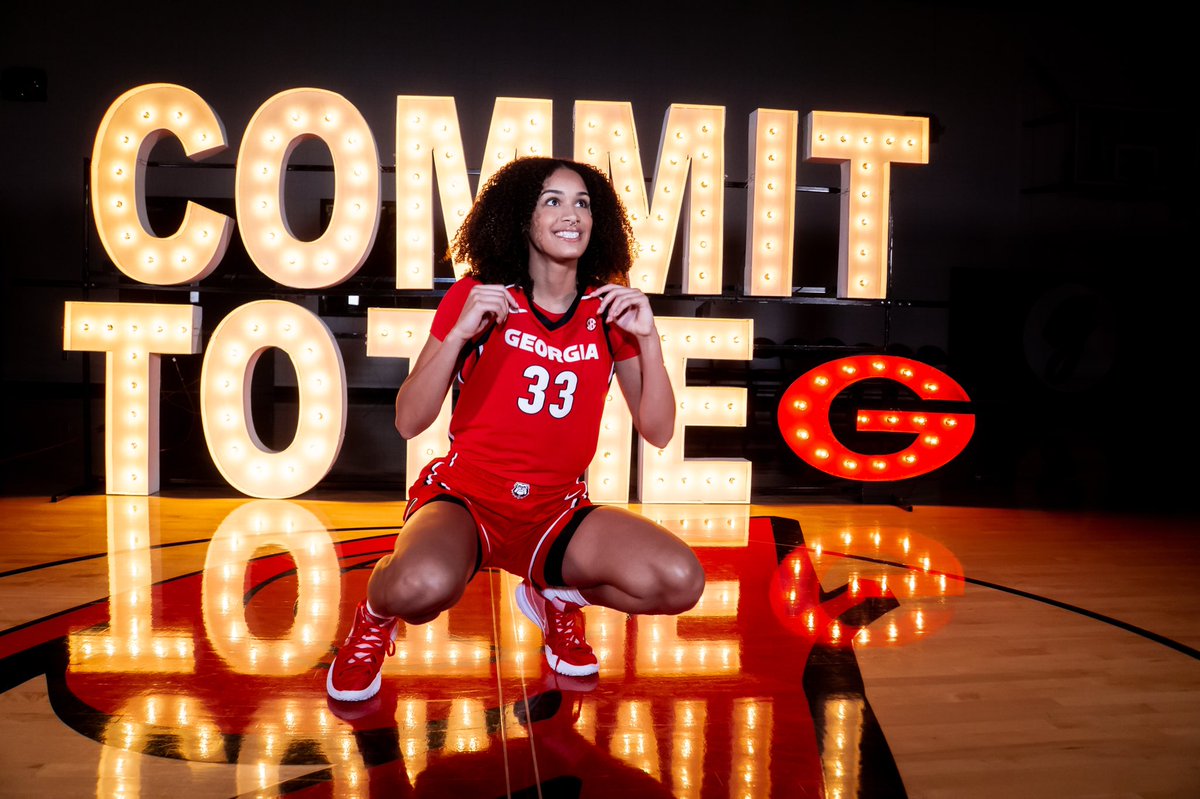 SmithhBrittney's tweet photo. Go dawgs!! #Committed 🐶❤️ https://t.co/zdDMJmlvYP