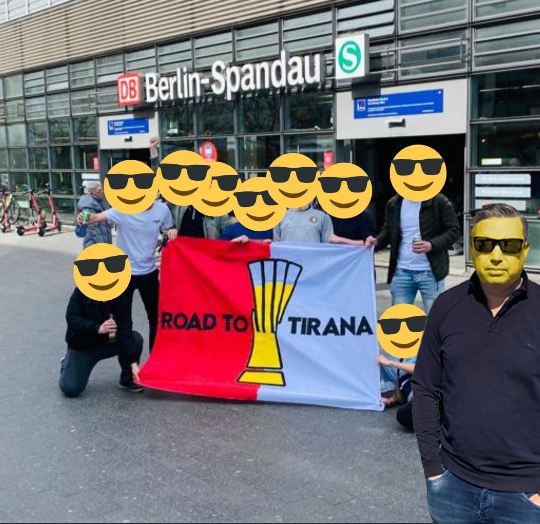 FOGontour's tweet photo. De International Football Writer was gewoon met de omweg groep naar Praag hoor! #RoadToTirana @Dickvoormekaar2 https://t.co/GPjbO5Y1Nf