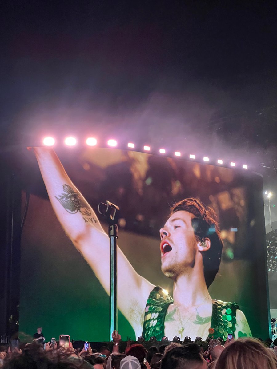 lenasituations's tweet photo. harry 🥲 styles https://t.co/3sS76BpKfD