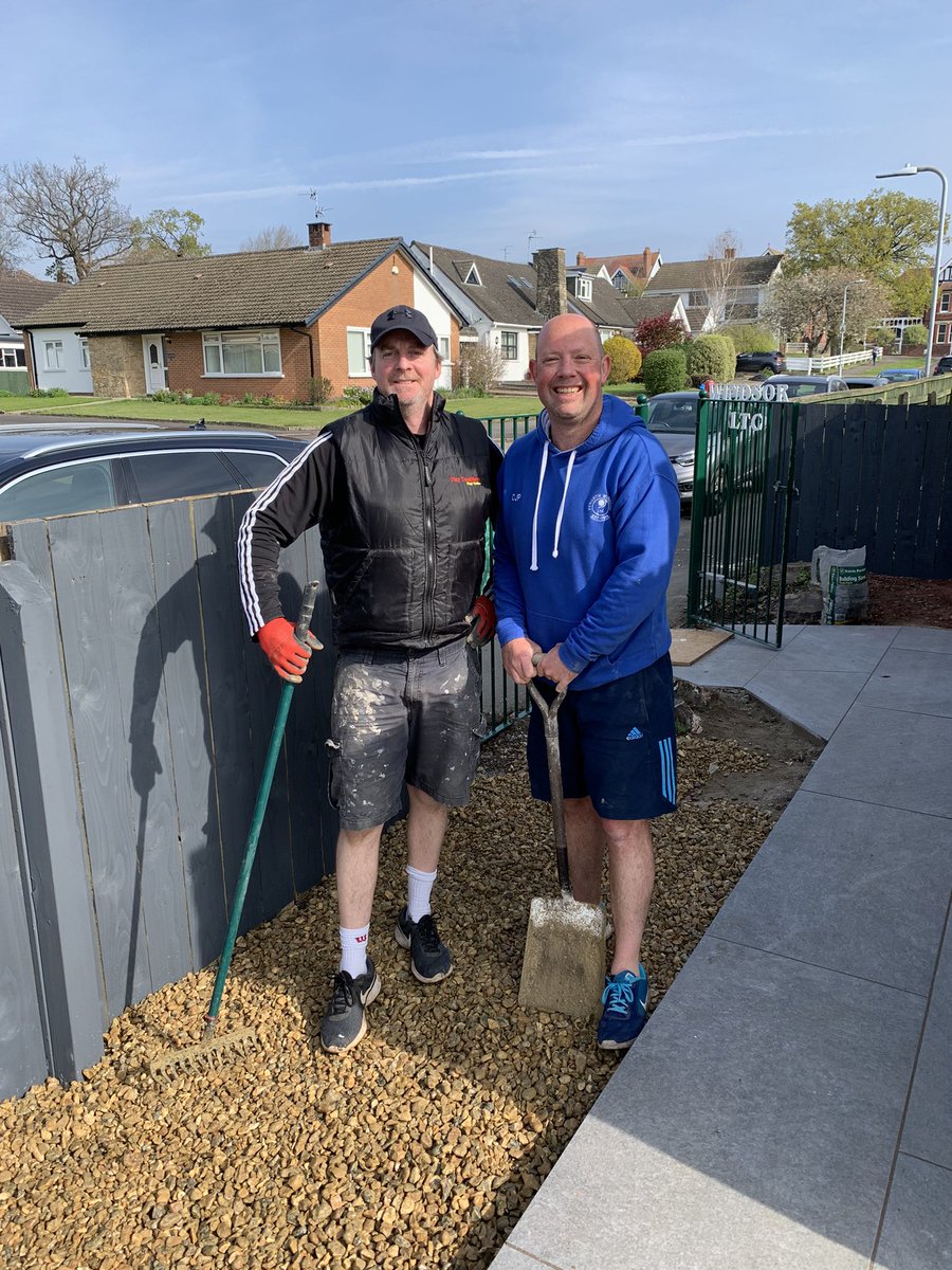 alliem79's tweet photo. A lovely morning helping @penarthwindsor @TennisSquad with some finishing touches… thankful for willing volunteers showing they #careforourclub https://t.co/I9nypSkBoT