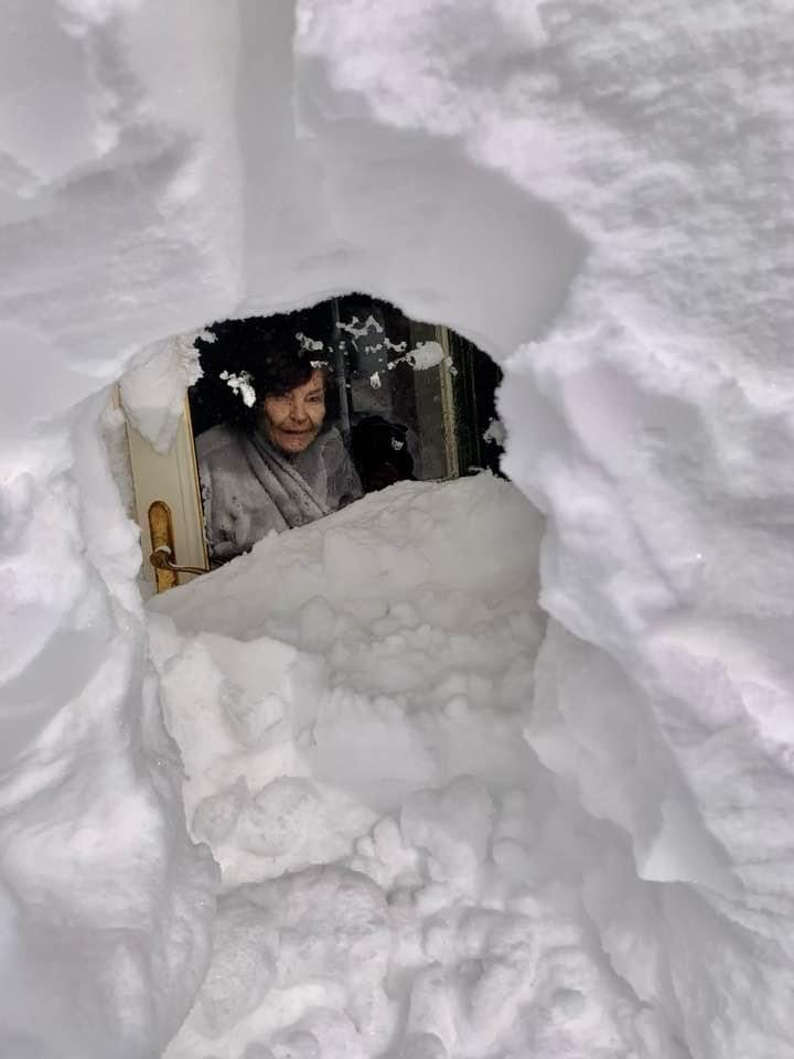 BZimbelman's tweet photo. @TinaLovesTexas Maybe porch season tomorrow in North Dakota.  Ha ha https://t.co/XDAGgzgIFL