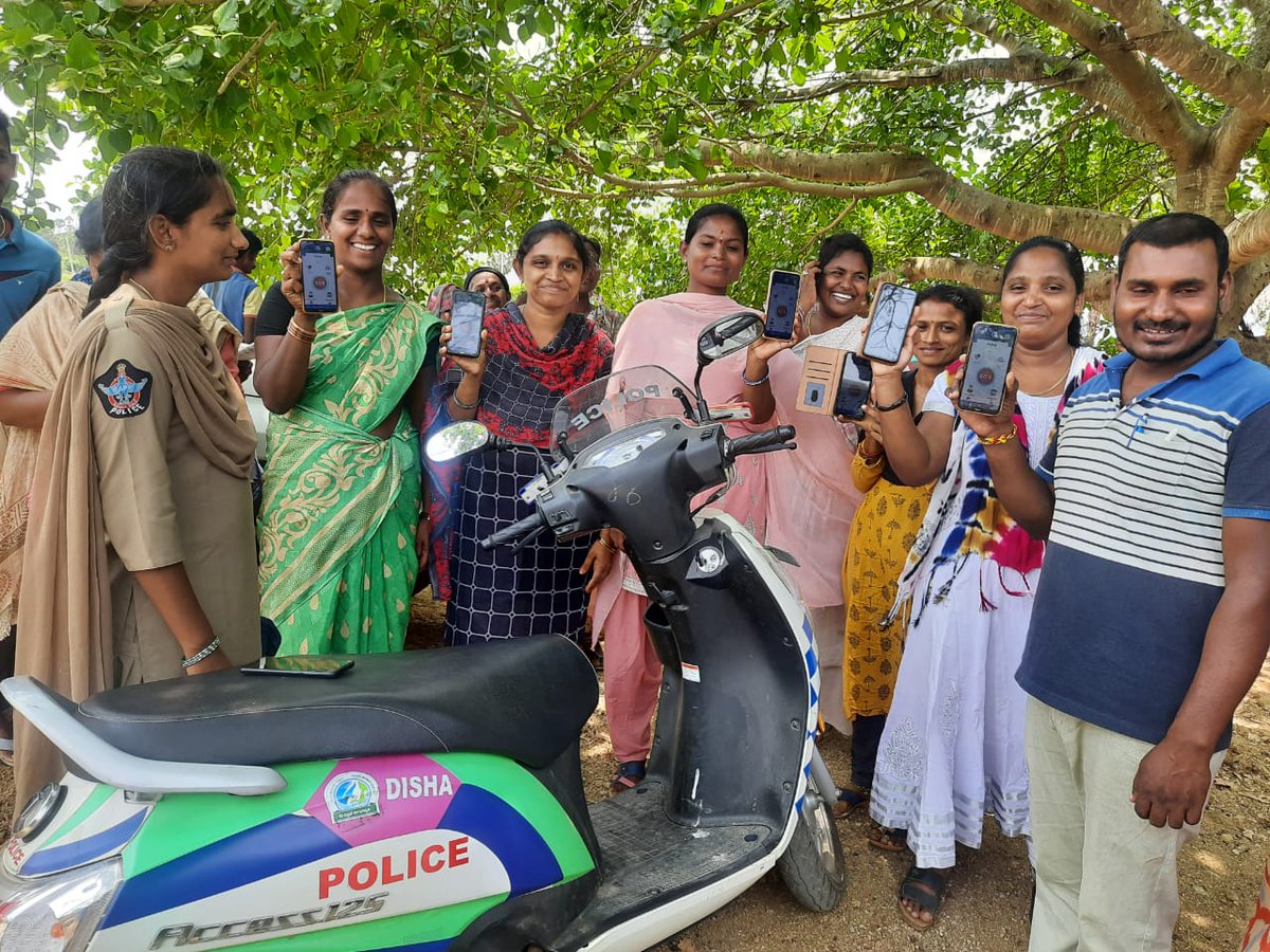 mahilapolicevzm's tweet photo. DishaSOS:
#Mahilapolicevzm continue to sensitize women regarding #DishaSOSapp.
Download Women safety app with #WorldClassServices and Less response time.
Helps you with #evidence based policing.
Download from:
https://t.co/LCrSCaHfVH 

@APPOLICE100 @Policevzm @sdpovzm https://t.co/D8zSNnEWpK