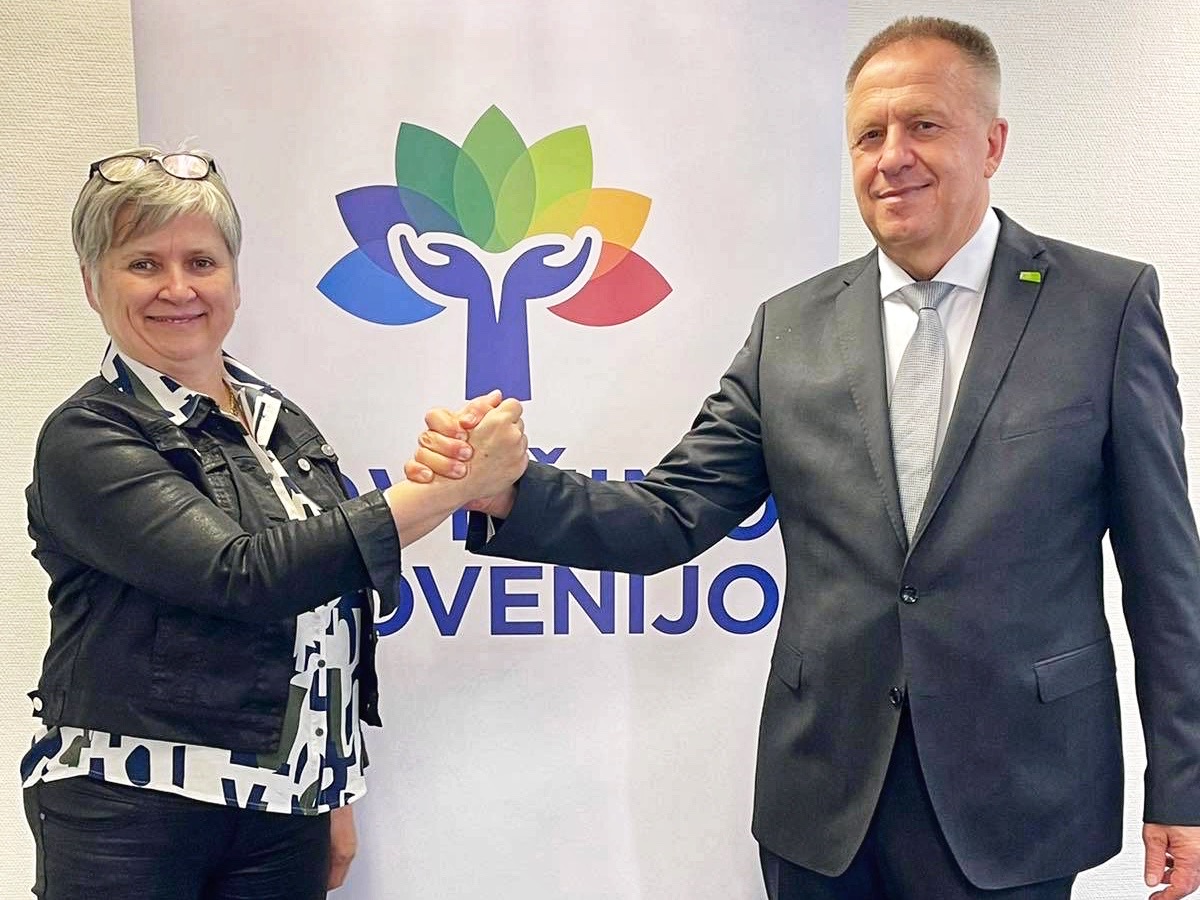V Radencih so podporo kandidatki #PovežimoSlovenijo🤝🇸🇮 <a href="/MojcaMarovic/">Mojca M.</a> izkazali trije župani➡️ Stanislav Rojko, župan Občine Gornja Radgona, <a href="/RomanLeljak/">Roman Leljak</a>, župan Občine Radenci in Anton Slana, župan Občine Sveti Jurij ob Ščavnici. Zbranim se je pridružil tudi <a href="/PocivalsekZ/">Zdravko Počivalšek</a>.