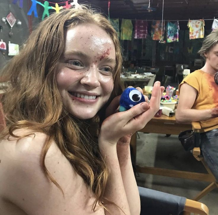 Rua Do Medo Brasil 🔪 on Twitter: "🎉 * Hoje, Sadie Sink está completa...