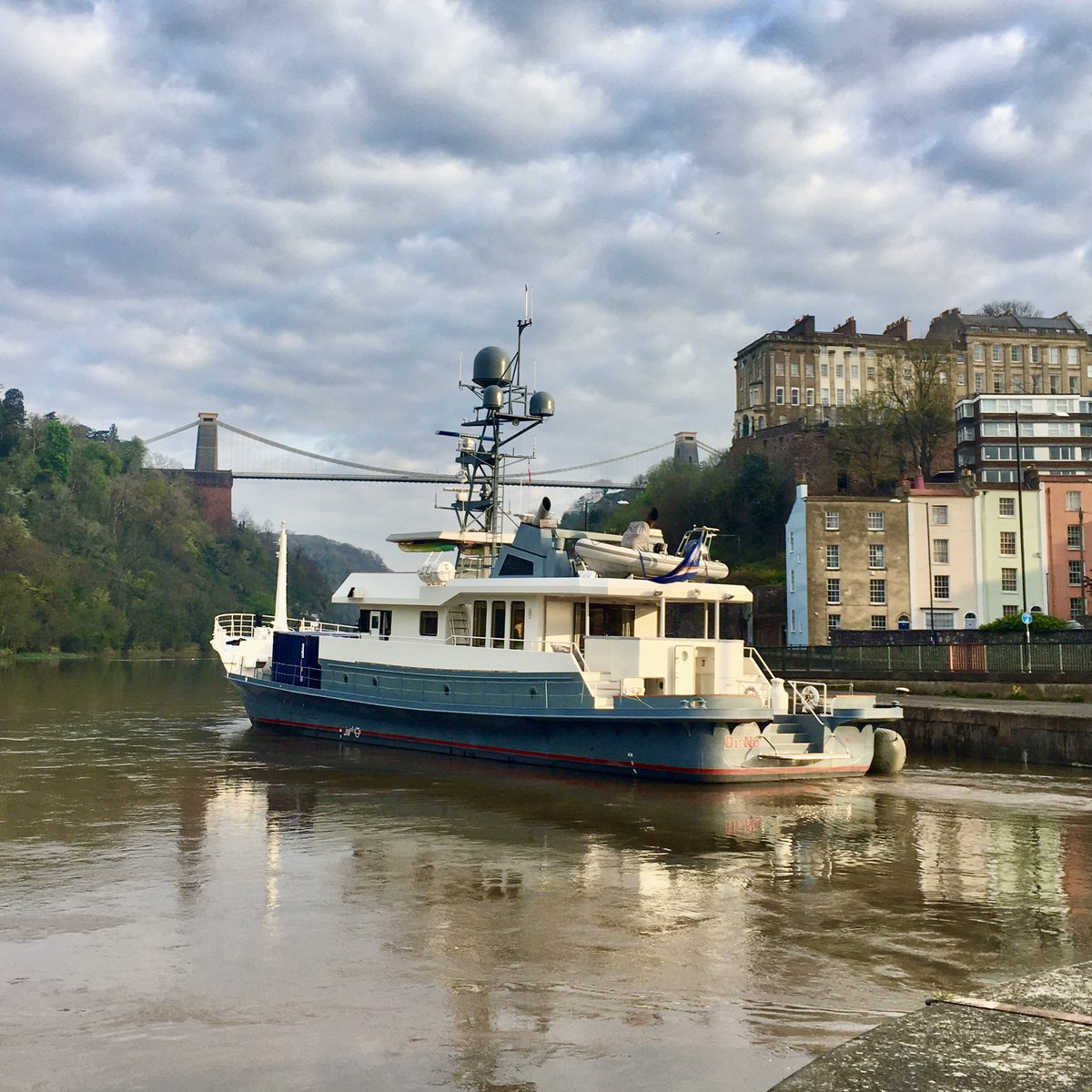 The “Dr No” leaving the Hotwells lock early this morning, and what a beautiful morning for it.☀️⚓️ @brunelsbridge @bristolport @BristolHarbFest #lovebristolharbour