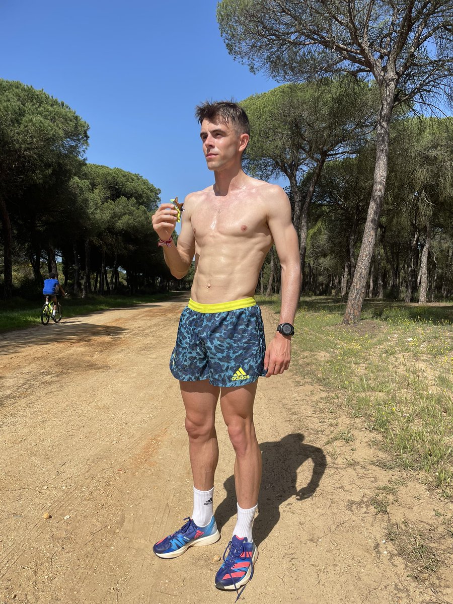 adryben44's tweet photo. Ya casi hemos terminado la semana🥵
Recuperando de los mortales 2x4000 que han tocado hoy con #ArtioSport
#TagarroTeam #Punta22 #AdidasEs https://t.co/9rvzPYl0bO