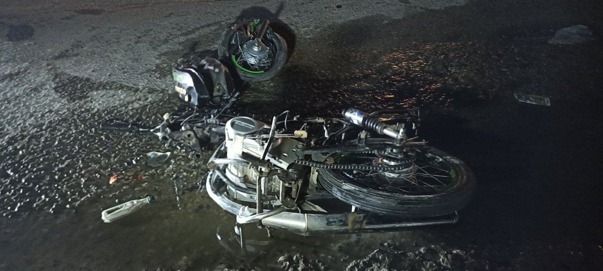 AngelManom's tweet photo. Apelamos a la sensibilidad del ministro de @RDMOPC  ING @DeligneAB para que se arregle el tramo de la carretera Mella frente al Supermercado Pristine en el sector El Almirante para evitar más accidentes y muertes #NiUnMuertoMas @jhonatanliriano @aponte65 @PoliciaRD @Sistema911_RD https://t.co/iMAFYWX8Vl