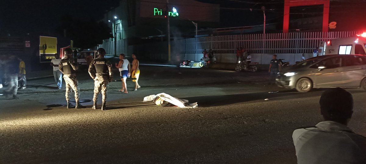 AngelManom's tweet photo. Apelamos a la sensibilidad del ministro de @RDMOPC  ING @DeligneAB para que se arregle el tramo de la carretera Mella frente al Supermercado Pristine en el sector El Almirante para evitar más accidentes y muertes #NiUnMuertoMas @jhonatanliriano @aponte65 @PoliciaRD @Sistema911_RD https://t.co/iMAFYWX8Vl