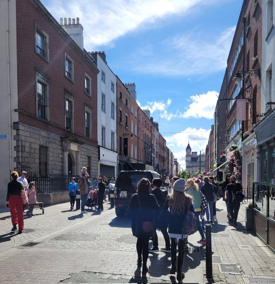 South William Street so wants to be pedestrianised.  It's so frustrating that one retailer's car park is holding <a href="/DubCityCouncil/">Dublin City Council</a> over a barrel on this so sporadic (huge) cars can leave their car park 😭