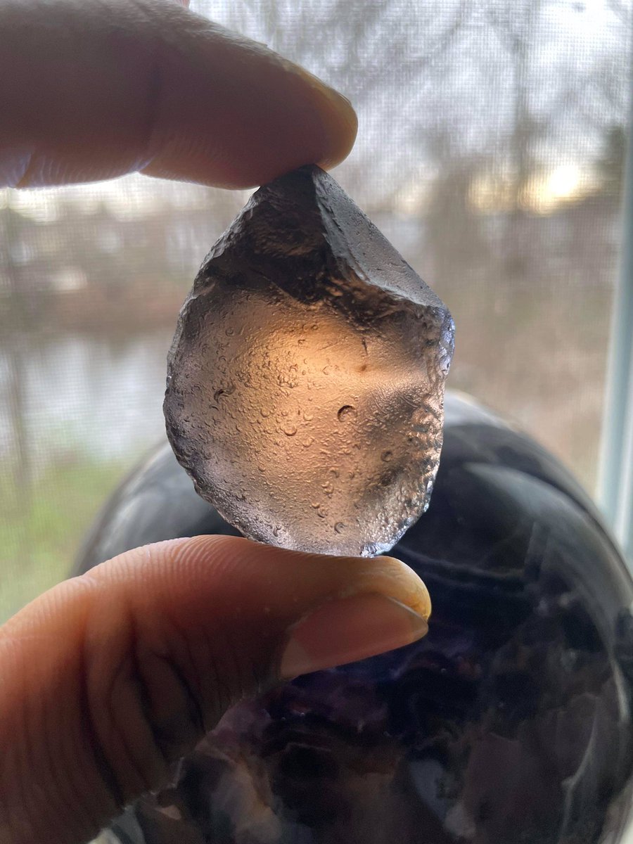 BrandAzez's tweet photo. This Colombianite has a physical appearance of a human🧠 lol
He’s a great ally for connecting with Ancestors and higher dimensions. He does have an Alien vibe like Moldavite.☄️👽🛸📜🌩🕳

#Colombianite #pseudotektite #tektite #tektiteglass #extraterrestrial #alienvibe https://t.co/bqvLQhleN1