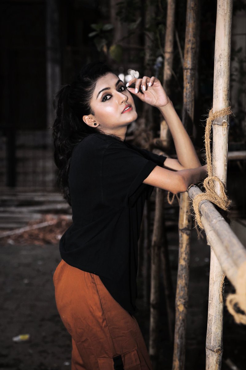 thenehapardeshi's tweet photo. When You Don't Dress Like Everybody Else, You Don't Have To Think Like Everybody Else...!!!

Styled By - Me 🙋🏻‍♀️
Make Up &amp; Hair - Me 🙋🏻‍♀️
Image Courtesy - @ChiragPanchol12 https://t.co/MM39ZgmjqF