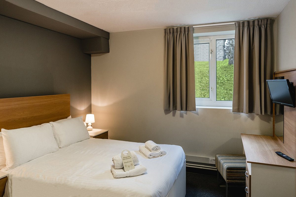 If you don't fancy camping <a href="/ShepleyFolk/">ShepleySpringFest</a> we have some smart ensuite rooms on site..
shepleyspringfestival.com