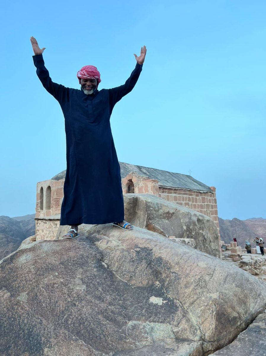 My good friend Thebe Ikalafeng told me he was going to summit Sinai last night. He sent me this pic this morning . ⁦<a href="/ThebeIkalafeng/">Thebe Ikalafeng</a>⁩