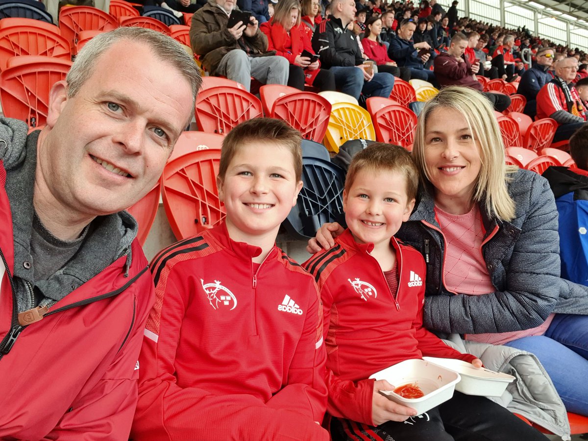 DerekDowling's tweet photo. #ThomondParkSelfie #MUNvEXE https://t.co/V2jdTHaRHU