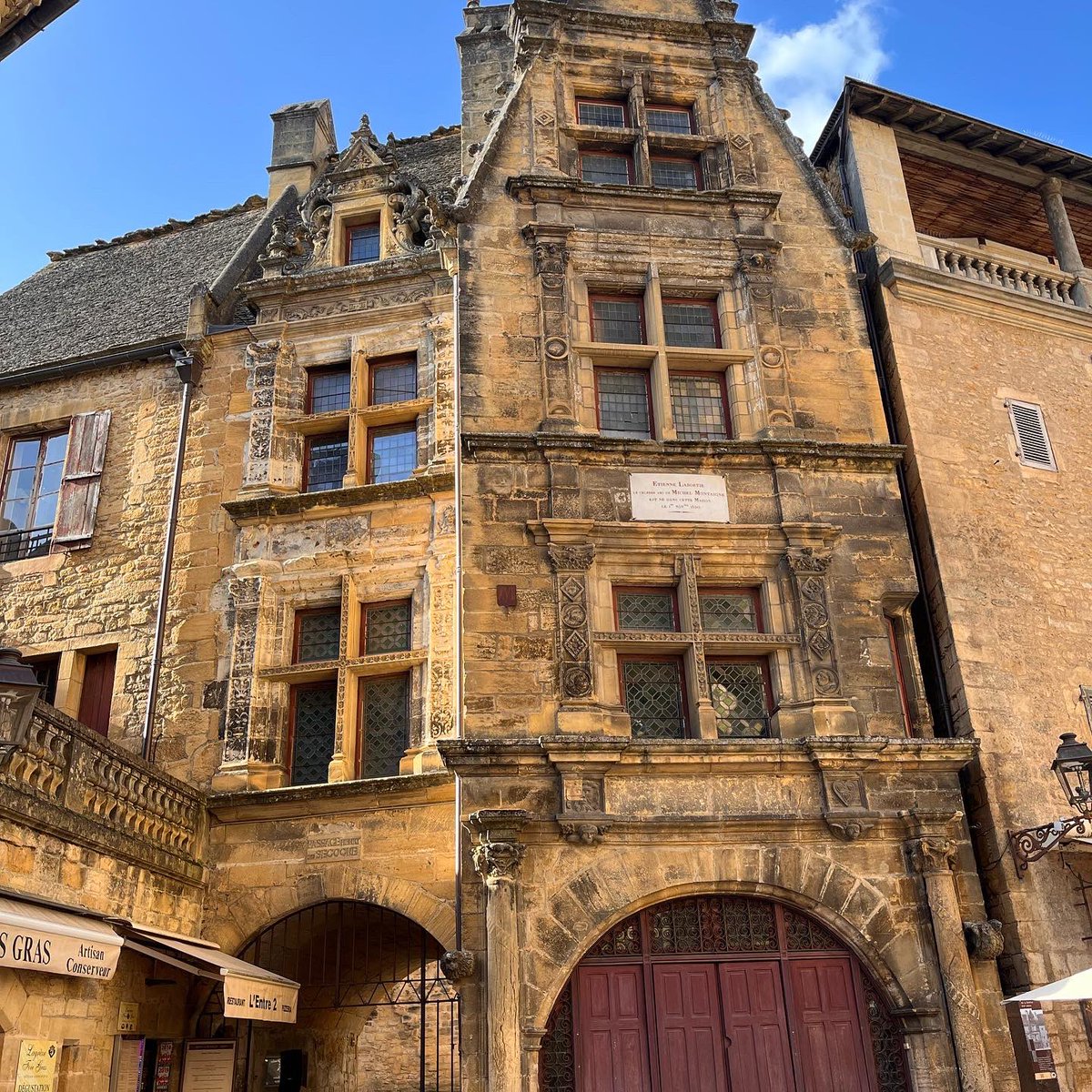 CaravanerosBlog's tweet image. Siguiendo la ruta gourmet del pato en Sarlat la Caneda. Hoy hemos comprado un montón de producto local delicioso en el mercado y en varias de los cientos de tientas gourmet de esta localidad medieval