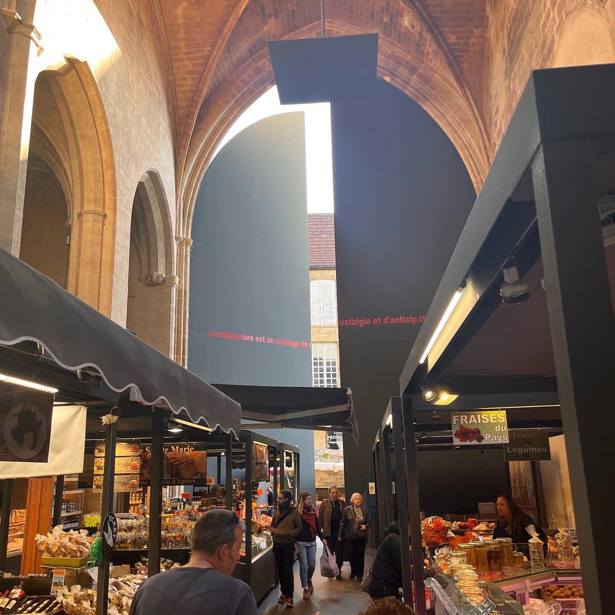 CaravanerosBlog's tweet image. Siguiendo la ruta gourmet del pato en Sarlat la Caneda. Hoy hemos comprado un montón de producto local delicioso en el mercado y en varias de los cientos de tientas gourmet de esta localidad medieval