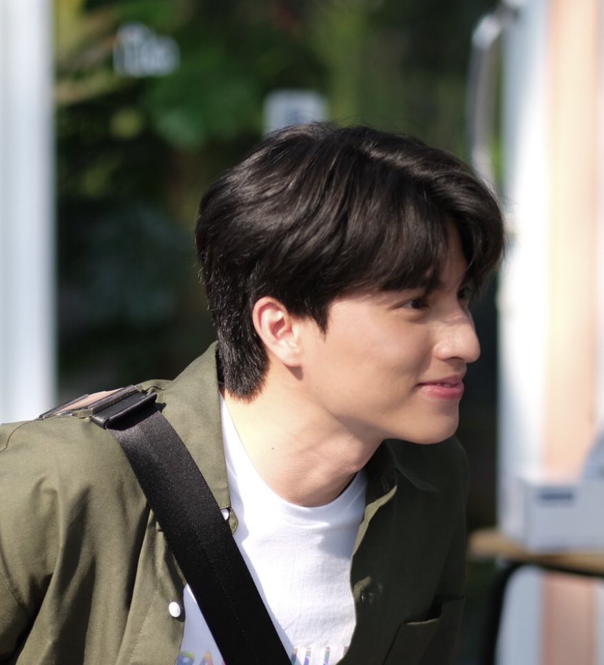 _iamPapa's tweet photo. — ชุดนี้น่ารักมากเลยเเหะ ทำไมใส่ชุดสบายๆได้เเสนเท่ขนาดนี้ 🥺🌿🌸

@gulfkanawut  | #GulfKanawut https://t.co/22n8Z5pZi5