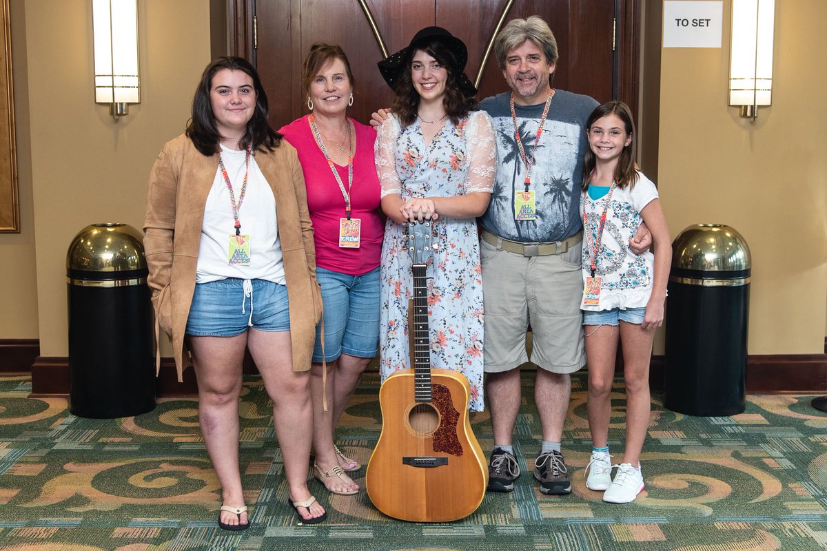 ejesusfilm's tweet photo. @TheShannonRH (aka Sarah) is bringing the fam to tonight’s 7:30 #electricjesus screening at @StoneTheatres Grand 14 at @MarketCommonMB! TICKETS: https://t.co/UJvAanOhV6 https://t.co/QAn5Du5Xfm