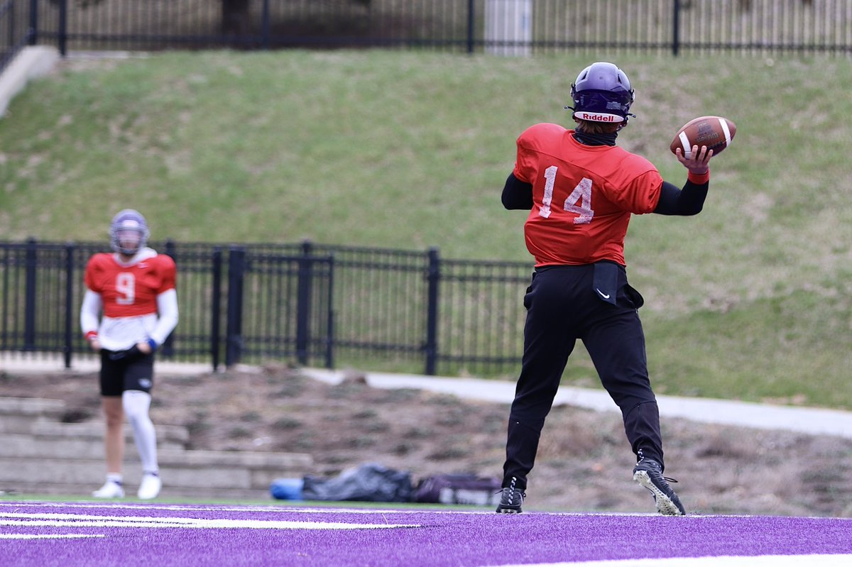 WarhawkFootball's tweet photo. Pushing for that one percent each day.

📷: @olivia_zinanni 

#d3fb | #PoweredByTradition https://t.co/eL9JdFdZKQ