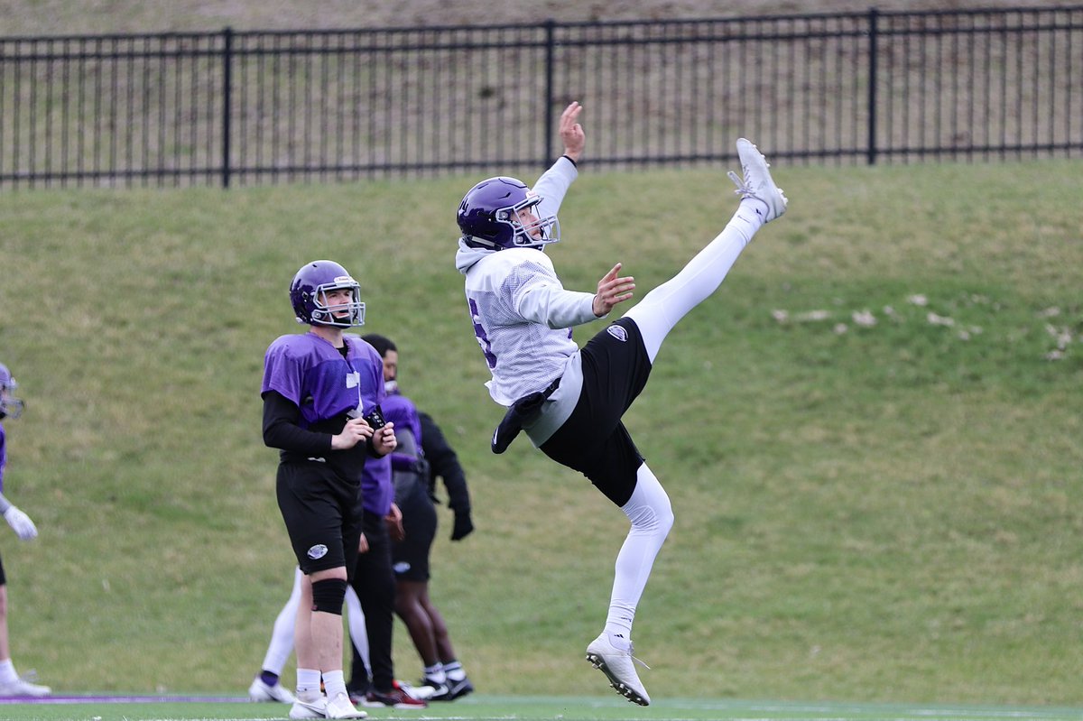 WarhawkFootball's tweet photo. Pushing for that one percent each day.

📷: @olivia_zinanni 

#d3fb | #PoweredByTradition https://t.co/eL9JdFdZKQ