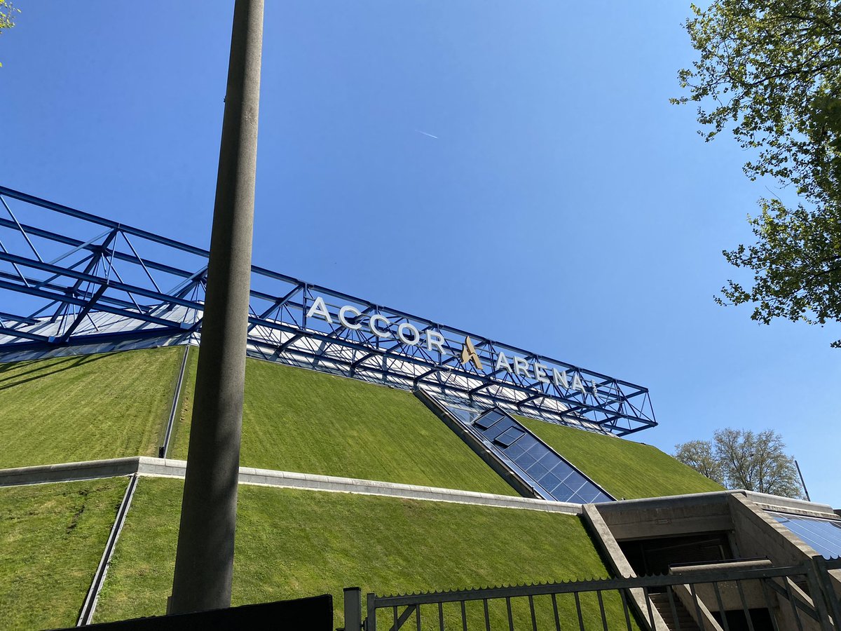 winterato's tweet photo. Je suis passée devant et vraiment je suis trooop excitée !!! Dans  -18 jours on verra enfin ATEEZ !!!

#ATEEZWORLDTOUR2022 https://t.co/TzTsdWnFSP