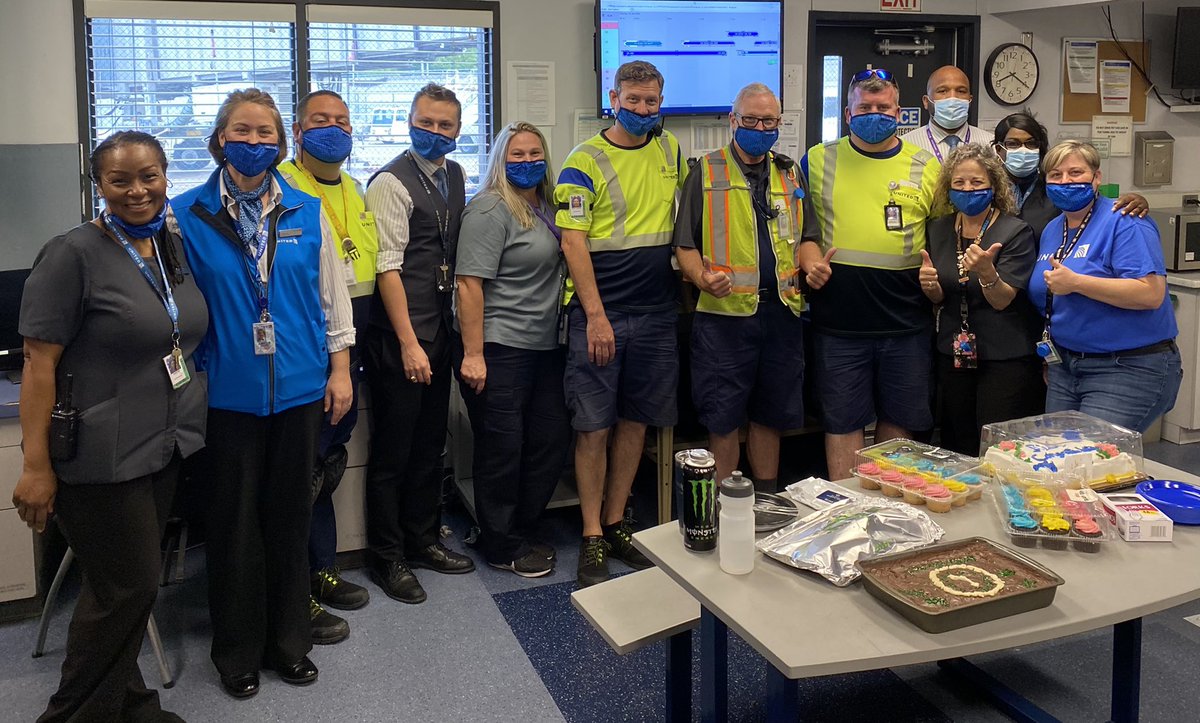 Congratulations to @OfRb1 on a phenomenal 38 yr career with UA.  Team AUS will miss you!  Enjoy your retirement.  #KeepingAUSawesome #beingunited @jillcourtney01 @GBieloszabski @DJKinzelman @davehadley2061