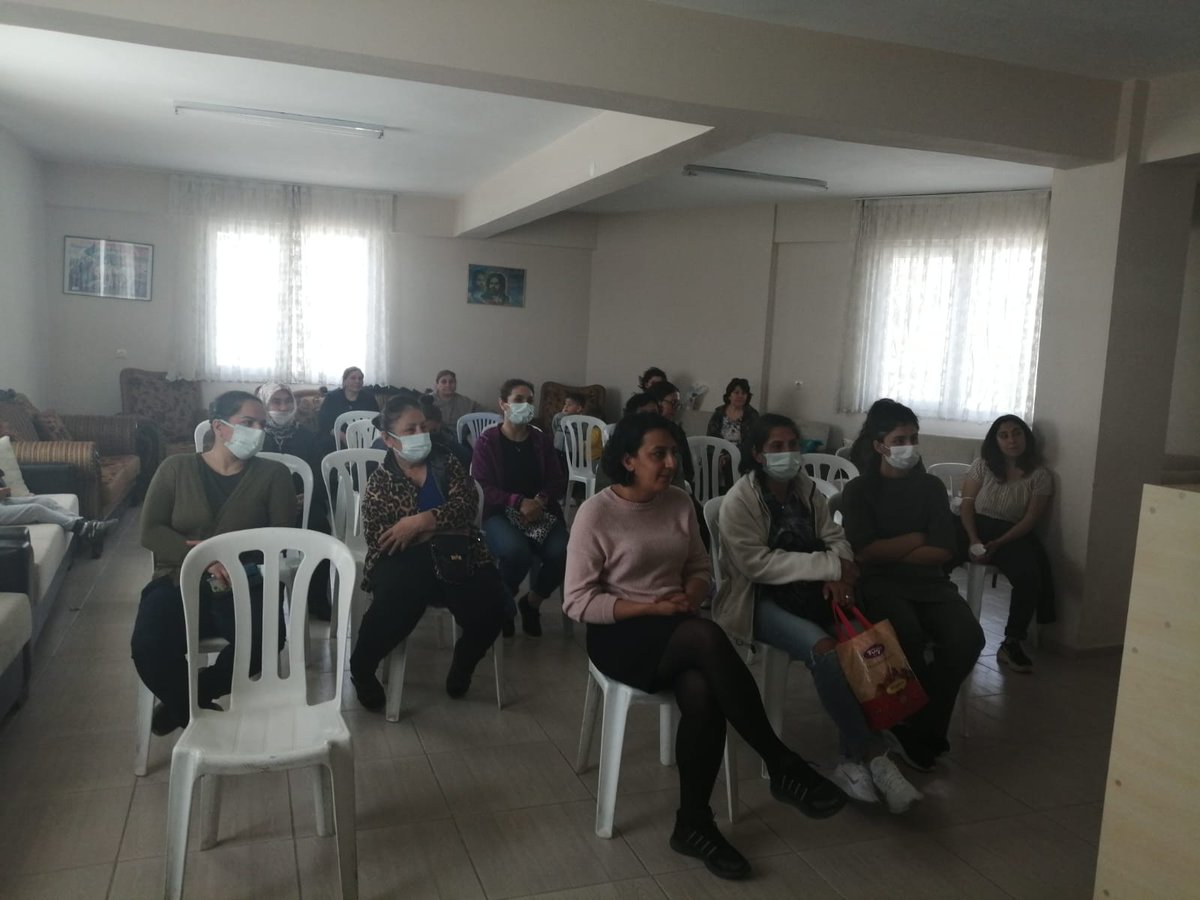 PSAD İzmir Kent 2 Şubesi'nin düzenlediği "Çocukları cinsel istismardan nasıl koruyabiliriz" konulu söyleşiye MYK üyemiz <a href="/ebruyigit45/">Ebru Yiğit</a> katıldı.