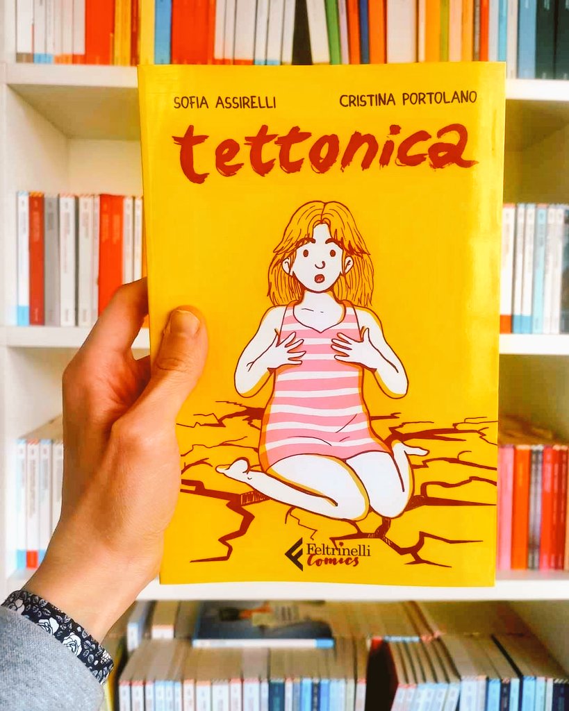 feltrinellied's tweet photo. Dal 21 aprile in libreria.
"Diventare grandi è sempre un’avventura miracolosa. Un miracolo che sta in equilibrio tra meraviglia, terrore e sacro, proprio come il corpo di una bambina che cresce. In Tettonica"
https://t.co/qltl7sFtbv
#FeltrinelliComics https://t.co/D7rNl2erZ4