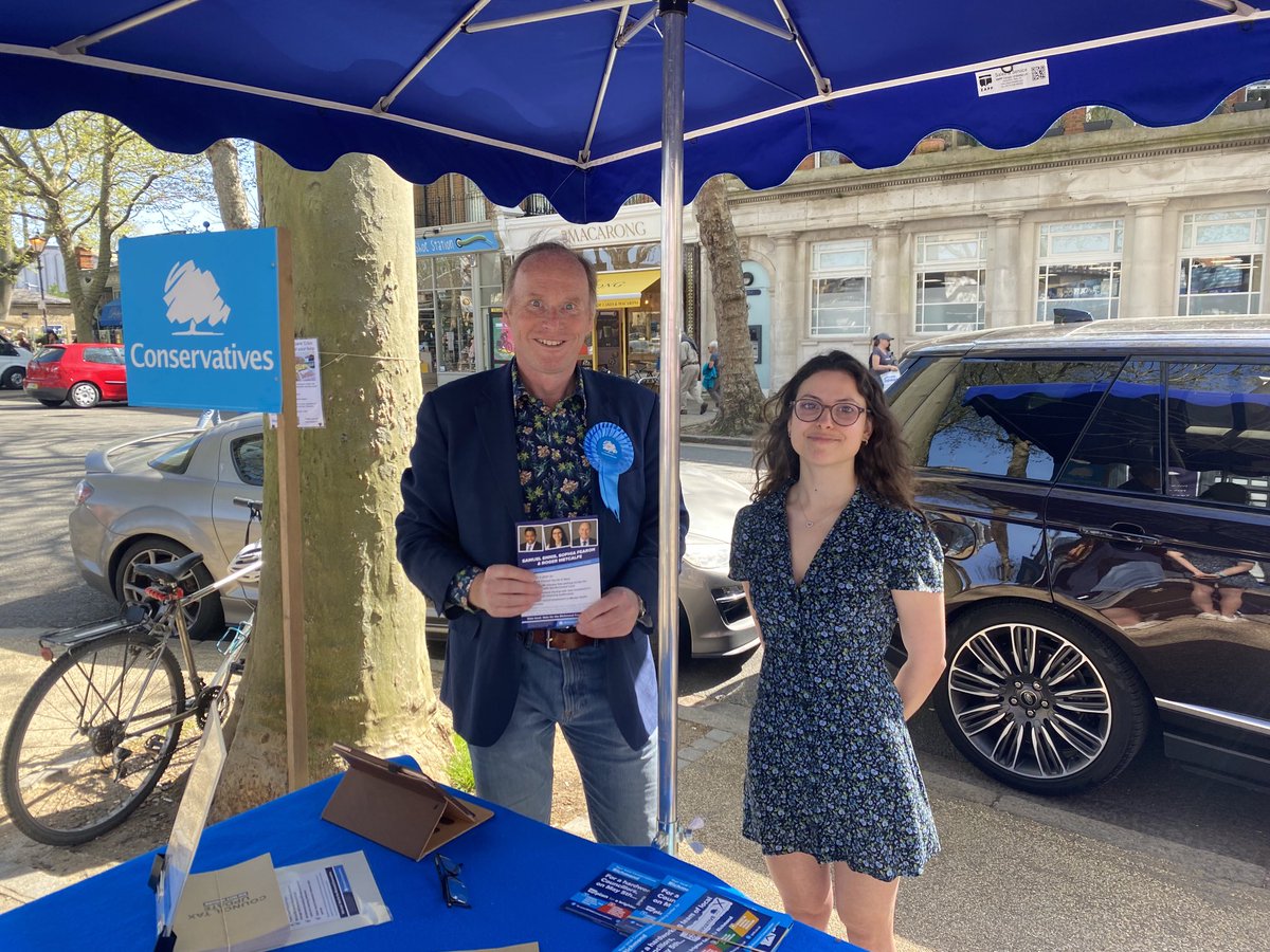 Hshsgubs's tweet photo. In beautiful #Kew @Conservatives pledge to FREEZE #CouncilTax and GET RICHMOND MOVING Thank you for saying hi and for your support @stefaniasignore https://t.co/Pc4m7jnvgc