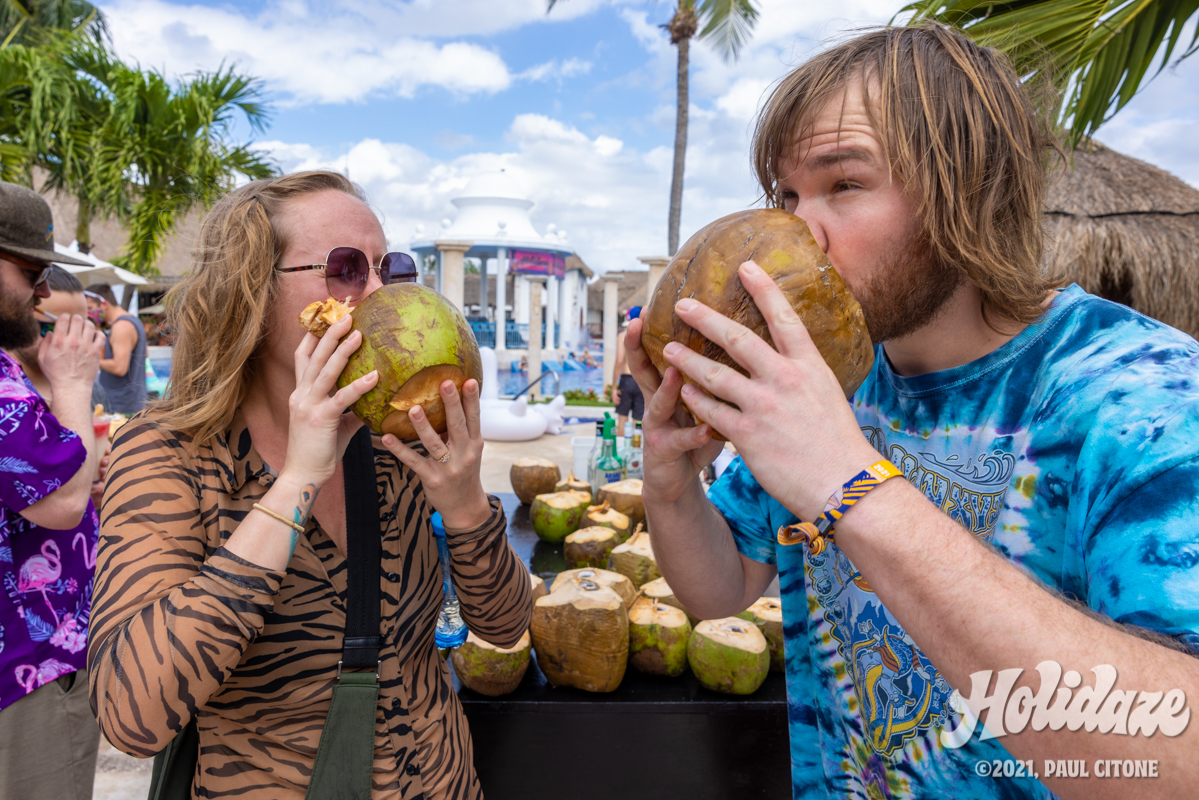 Holidaze tweet media