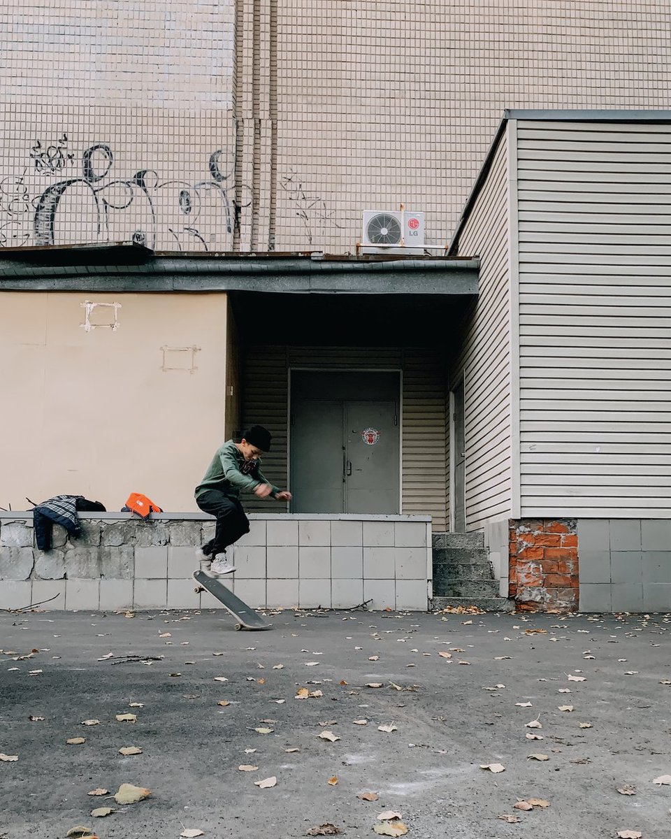 ua_donation's tweet photo. 🛹 A Kyiv teenager practicing kickflips in the city. 

 It’s how he should be spending his weekend, instead of using AKs or grenades. 

𝙇𝙤𝙘𝙖𝙩𝙞𝙤𝙣: Kyiv, Yaroslava Ivashkevycha St. 
𝗣𝗵𝗼𝘁𝗼𝗴𝗿𝗮𝗽𝗵𝗲𝗿: @mrkolosoff.

BUY the #NFT on #Opensea (https://t.co/vBCOnpRFSd) https://t.co/4NG7vgWbMF