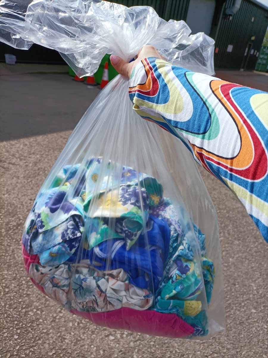 <a href="/PrelovedKilo/">Preloved Kilo</a> warehouse event today 🙌💖💃 Forgot how much I love a good rummage! #VintageFashion #Preloved #NewToMe