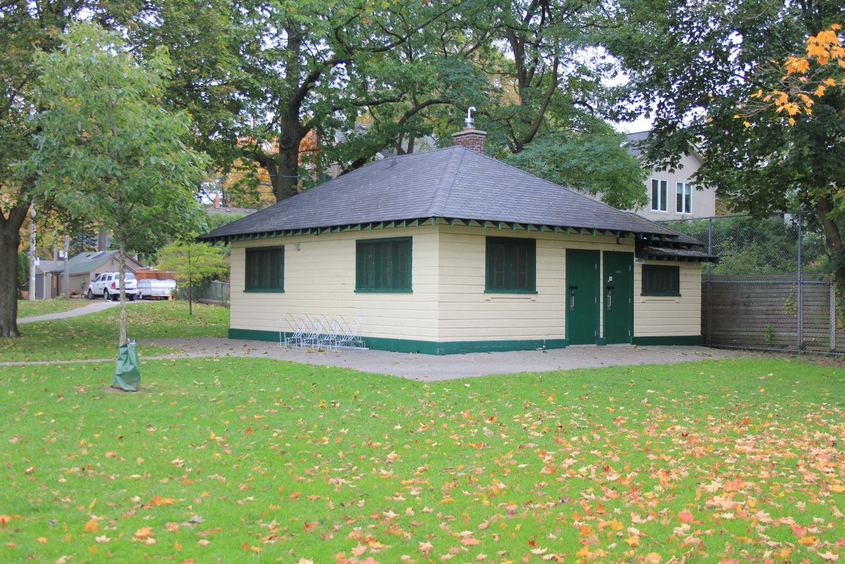 TorontoPFR's tweet photo. Parks staff have begun opening seasonal washrooms and drinking fountains. This process takes approximately 4 to 6 weeks and is weather dependent. #ParksTO https://t.co/d3uL5FpNwM