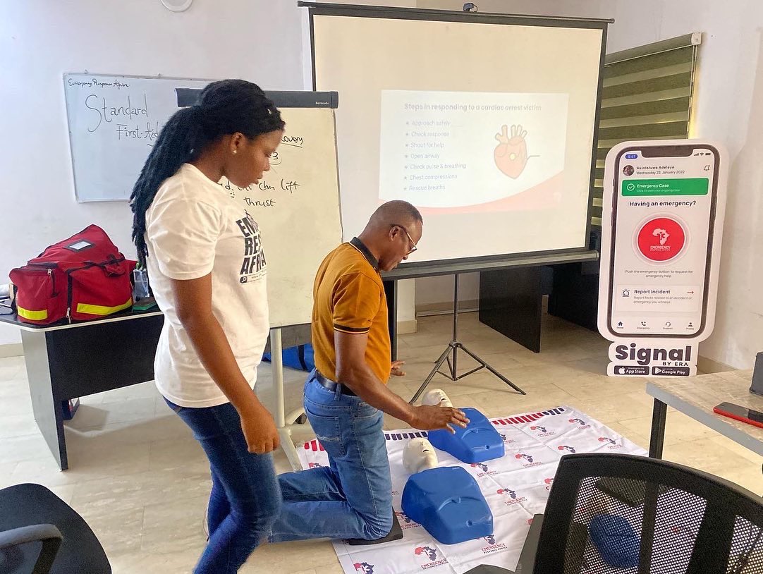 EResponseAfrica's tweet photo. • Give relevant information to appropriate authorities.
To register for our next training, Kindly send a DM or contact us: +234 704 030 8238, contact@emergencyresponseafrica.com
#cprtraining #firstaidandcprcertified #signalbyera #emergencyresponseapp
#LekkiMassacre https://t.co/ieW9O0MKdZ