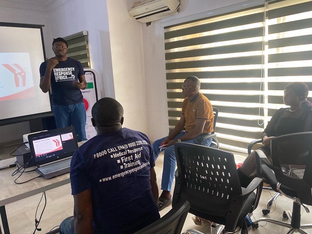 EResponseAfrica's tweet photo. • Give relevant information to appropriate authorities.
To register for our next training, Kindly send a DM or contact us: +234 704 030 8238, contact@emergencyresponseafrica.com
#cprtraining #firstaidandcprcertified #signalbyera #emergencyresponseapp
#LekkiMassacre https://t.co/ieW9O0MKdZ