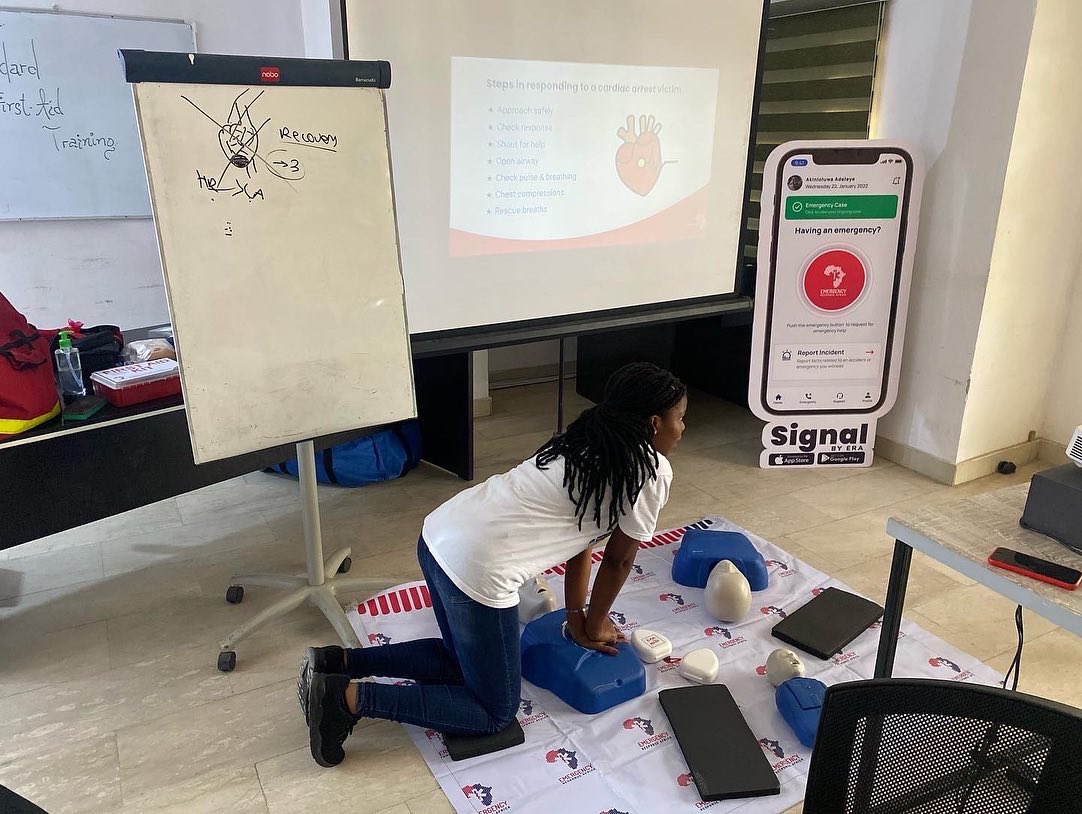 EResponseAfrica's tweet photo. • Give relevant information to appropriate authorities.
To register for our next training, Kindly send a DM or contact us: +234 704 030 8238, contact@emergencyresponseafrica.com
#cprtraining #firstaidandcprcertified #signalbyera #emergencyresponseapp
#LekkiMassacre https://t.co/ieW9O0MKdZ