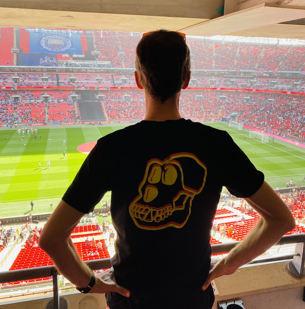 PaddyWarburton's tweet photo. Expecting a boring game. @BoredApeYC https://t.co/B5yq5BsTQd
