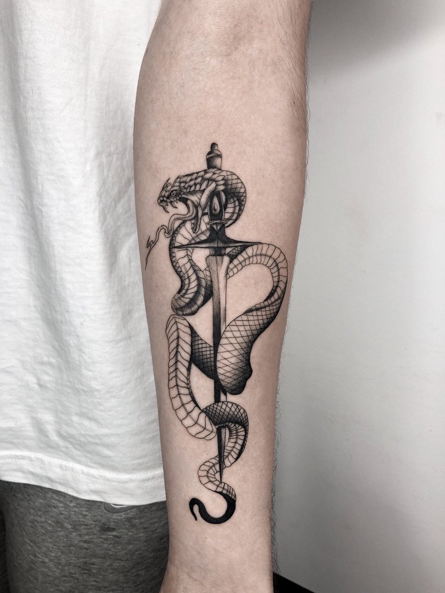 rooftattoo's tweet photo. 17-19 Nisan arası Berat Gökkılıç stüdyomuza konuk oluyor. Kendisine dövme yaptırmak için randevu alabilirsiniz ! https://t.co/3LdCYBvItf