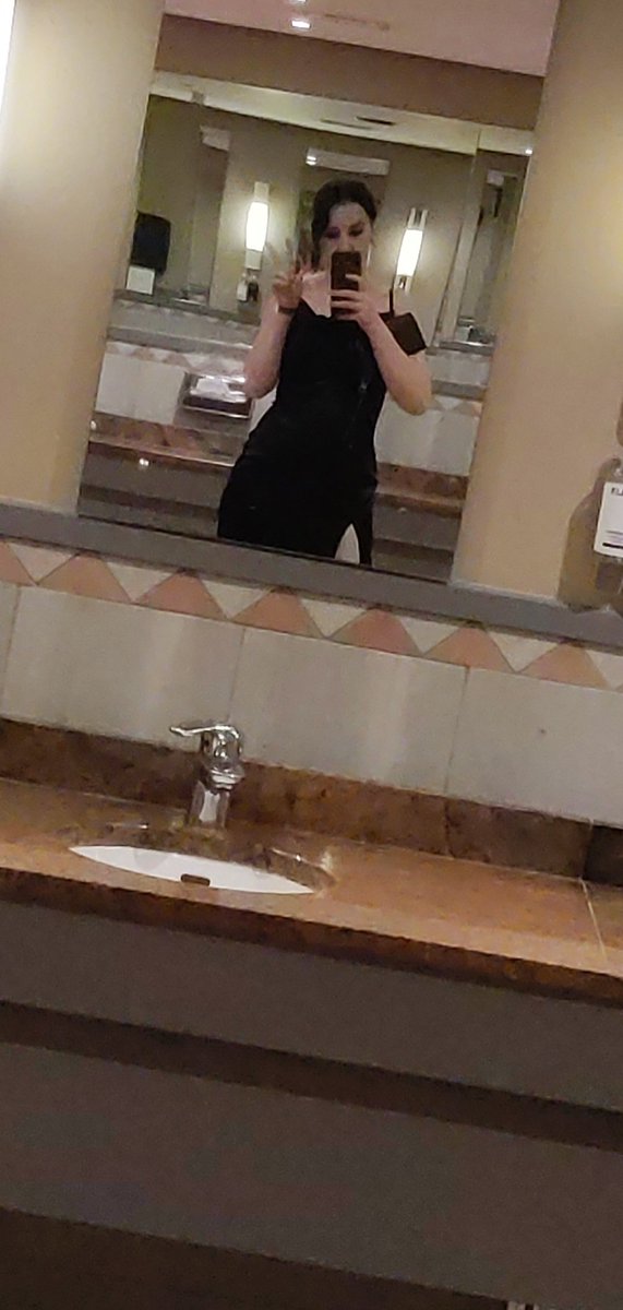 sayyyrahdeee's tweet photo. Love a good mirror, i do ! https://t.co/dtzUrnXyTH