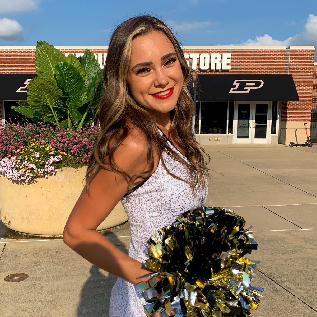 Happy happy birthday to senior Hannah! We love you and hope you have an amazing day celebrating💛