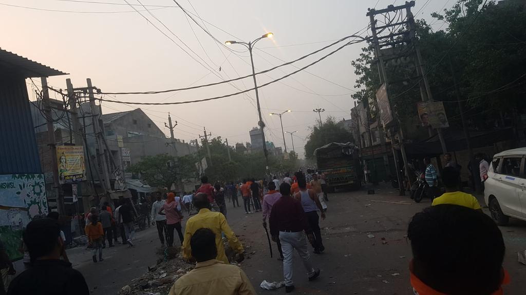 BalendraRSS's tweet photo. दिल्ली के जहांगीरपुरी में #हनुमान जन्मोत्सव शोभायात्रा पर इस्लामिक जिहादियों ने की पत्थर, तलवार व गोलियों की बौछार।
जिहादी बस्तियाँ बन चुकी हैं मिनी पाकिस्तान..!! https://t.co/dEOeDli0j1